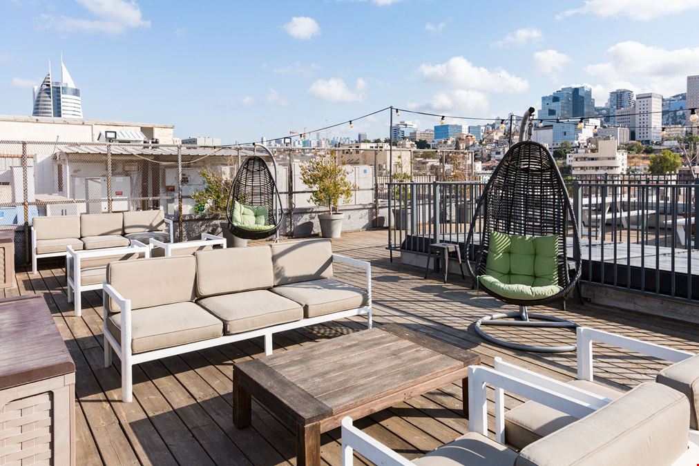 Derech Ha'atzmaut 45