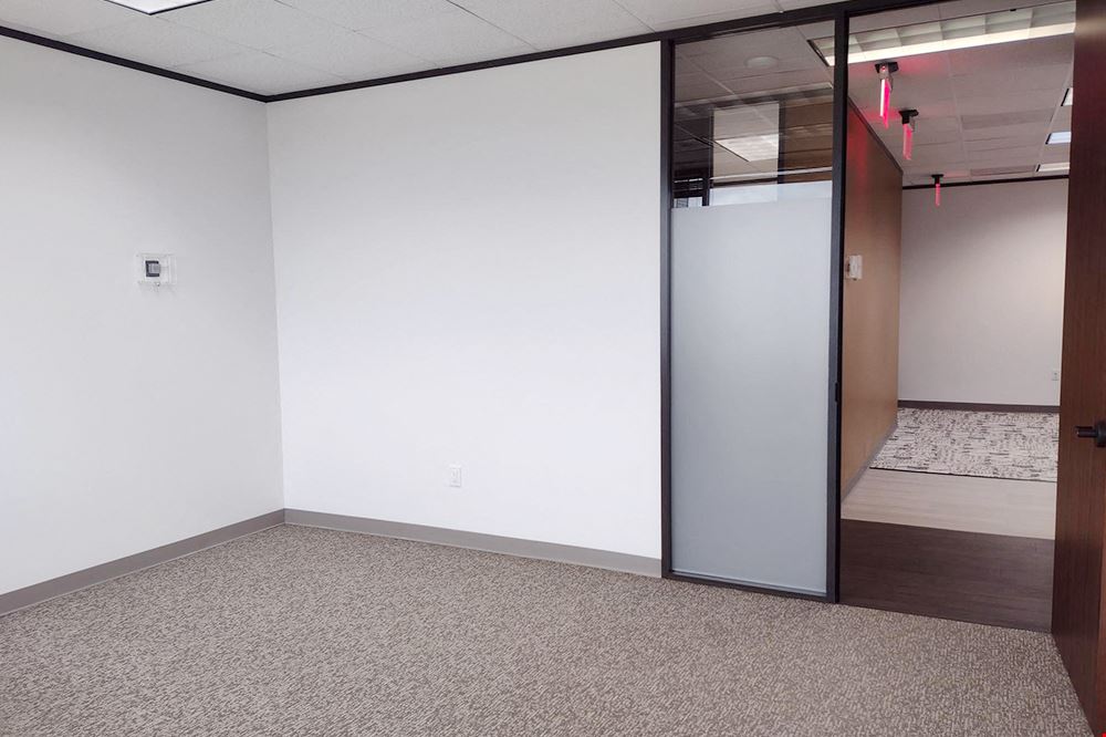 2401 Fountain View Dr