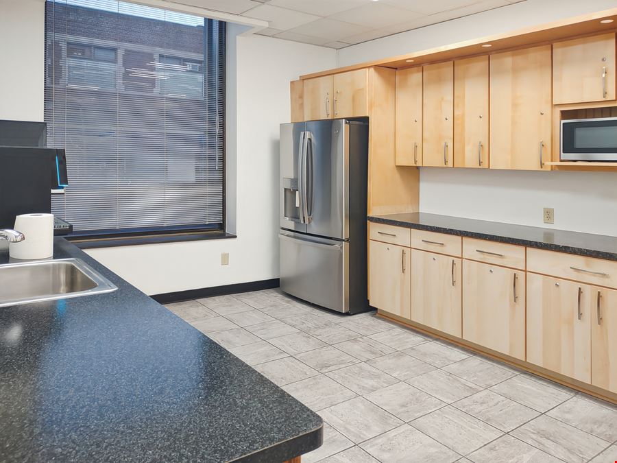 WI, Waukesha - 259 W Broadway