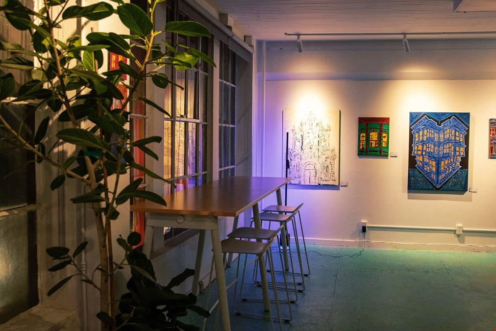 Decentered Studio