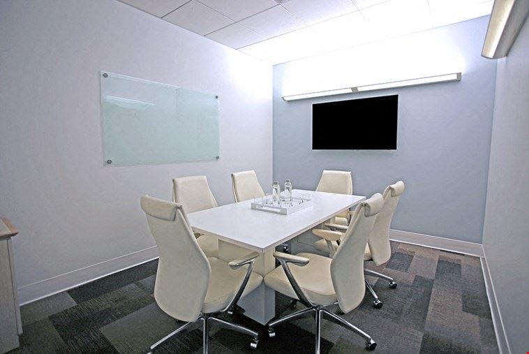 6 Person Meeting Room - Medium