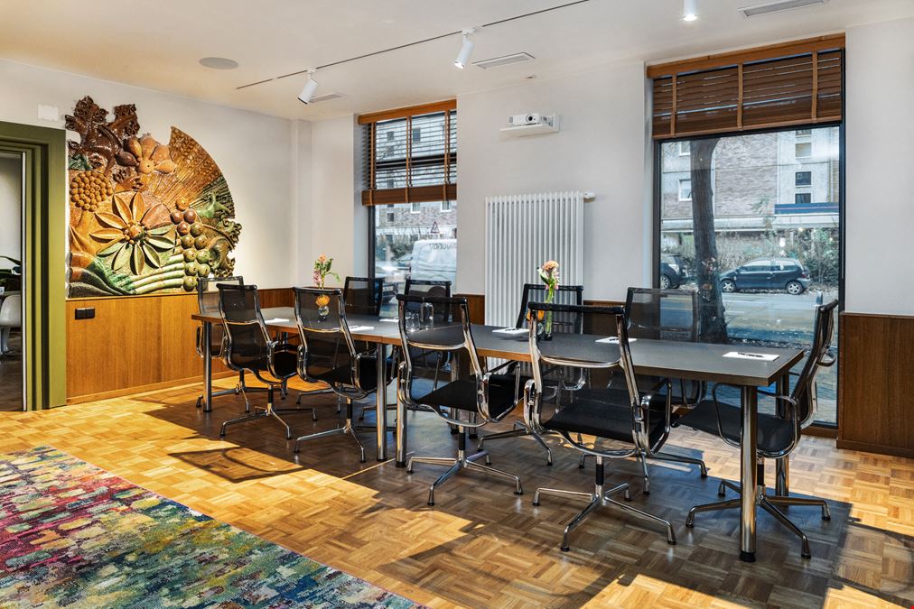 THE GATE BERLIN - MADMEN