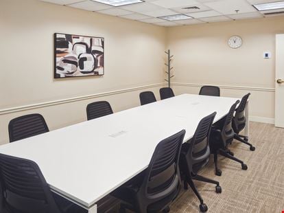 Regus - Savannah - 22 Bull St