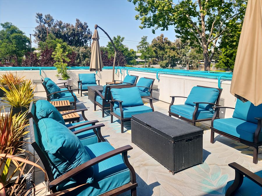 CA, Menlo Park - Commonwealth Dr