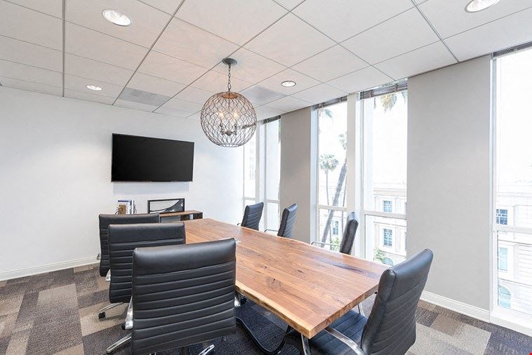 8 Person Meeting Room