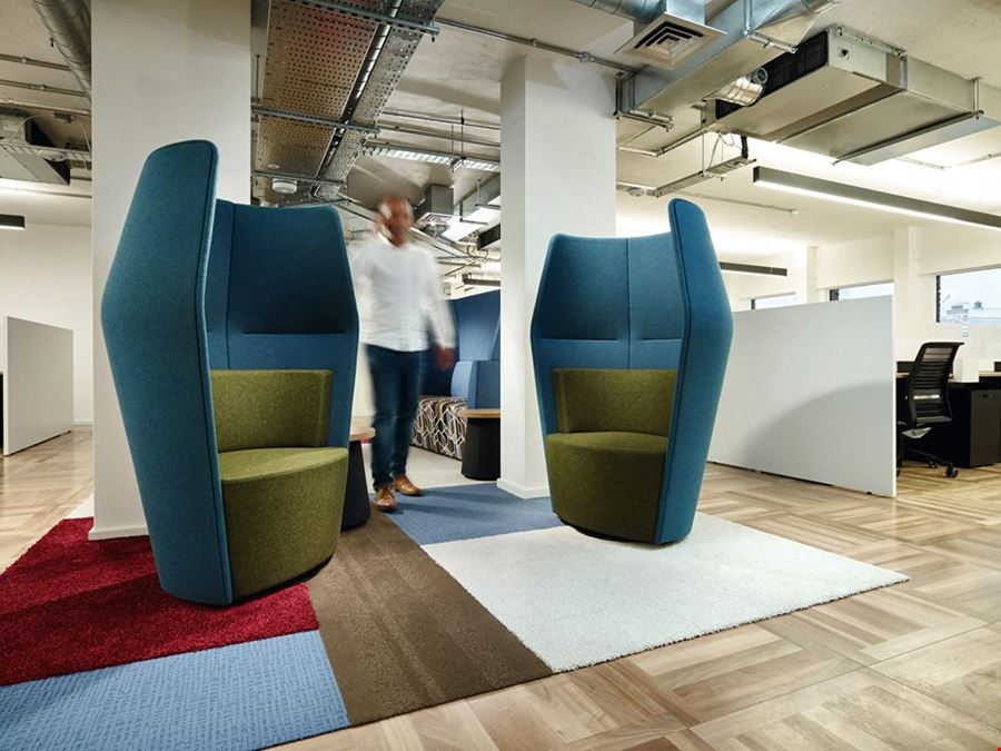 Us&Co - London Monument