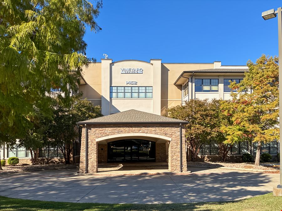 TX, Grapevine - Vineyard Centre II