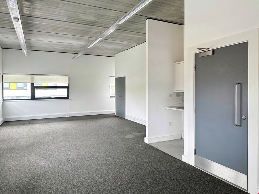 Basepoint - Holmethorpe Avenue