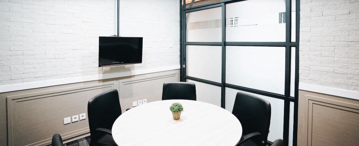 Uptown Serviced Office