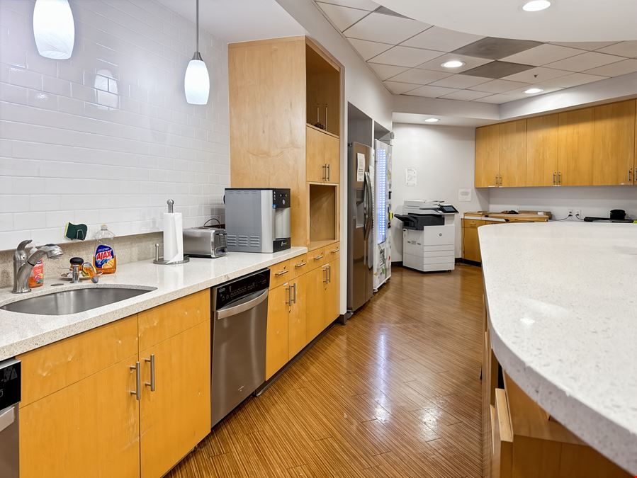 CA, Pleasanton - Corporate Commons