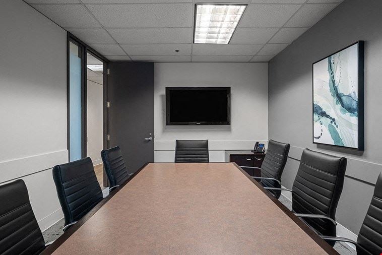 10 Person Meeting Room