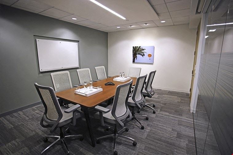8 Person Meeting Room - Pacific