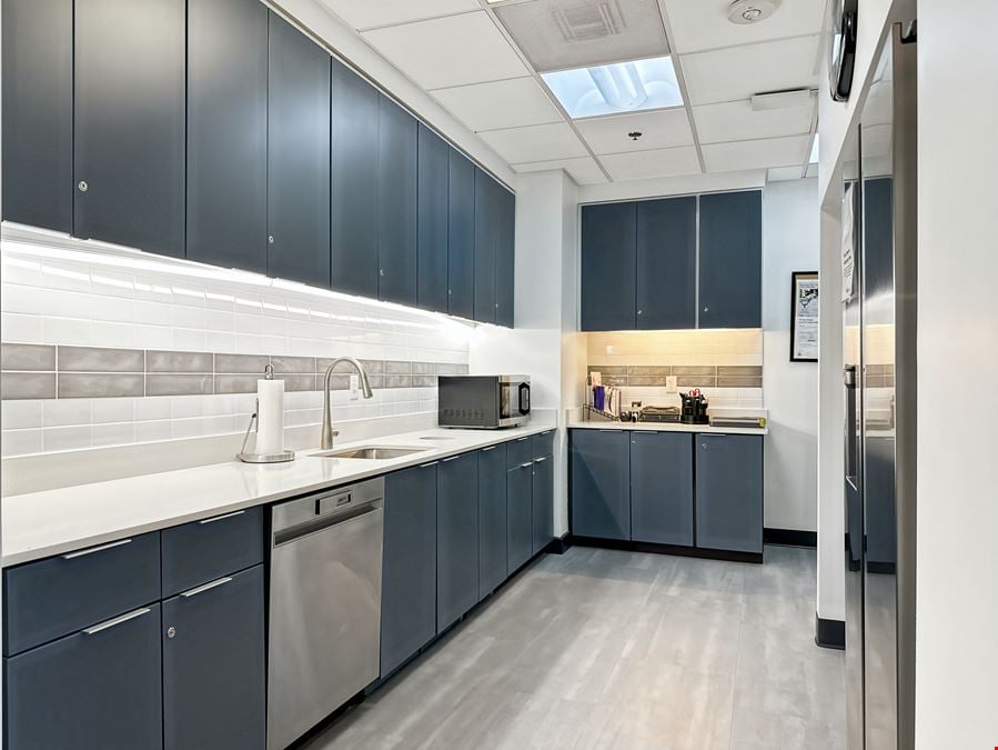Regus - Scottsdale - Camelback Square