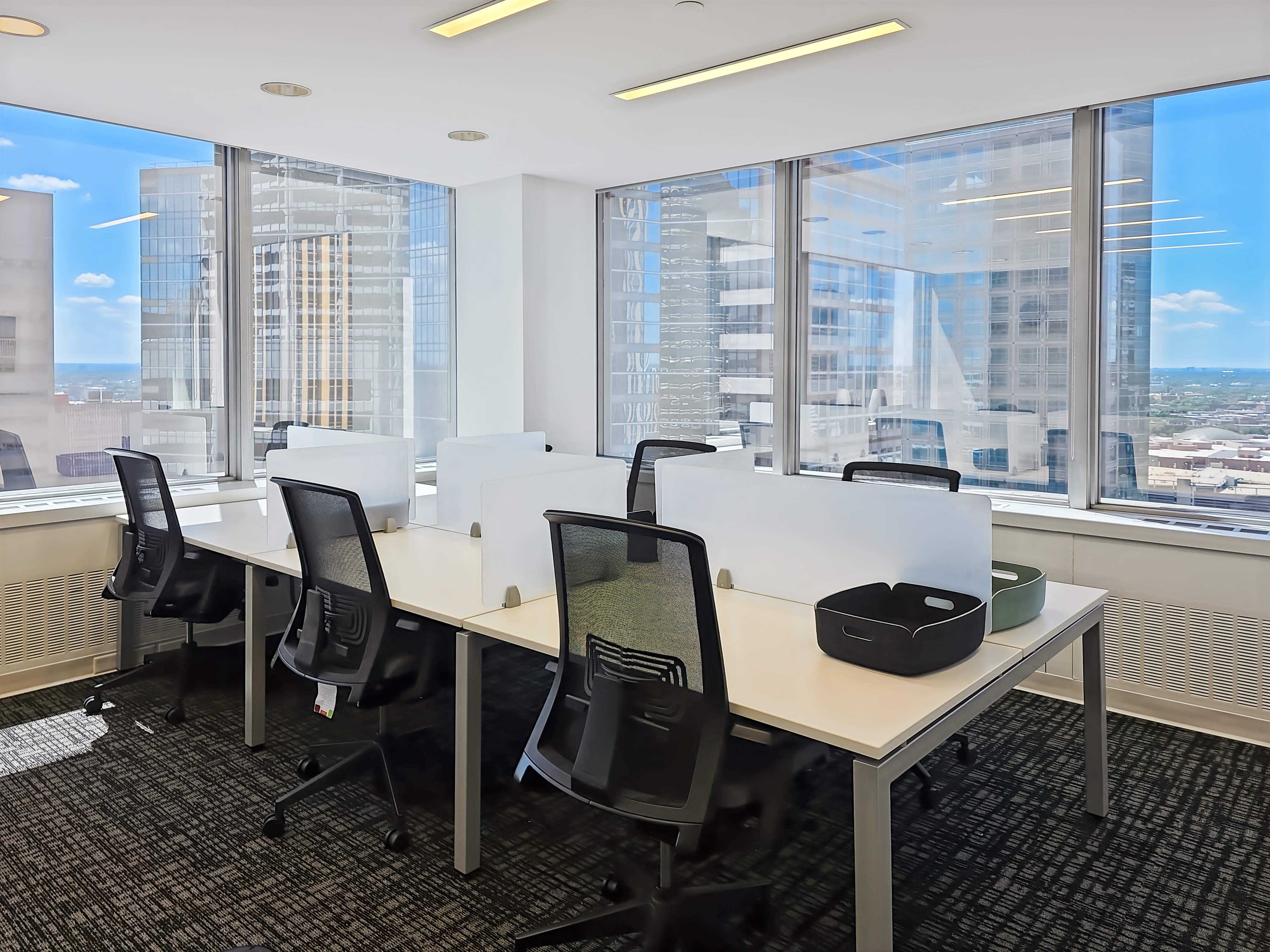 Shared workspaces at IDS Executive Suites | CoworkingCafe