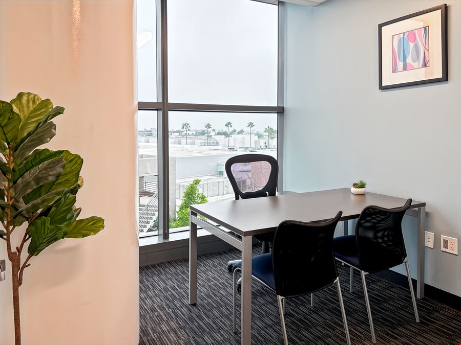 CA, North Hollywood - Lankershim Plaza