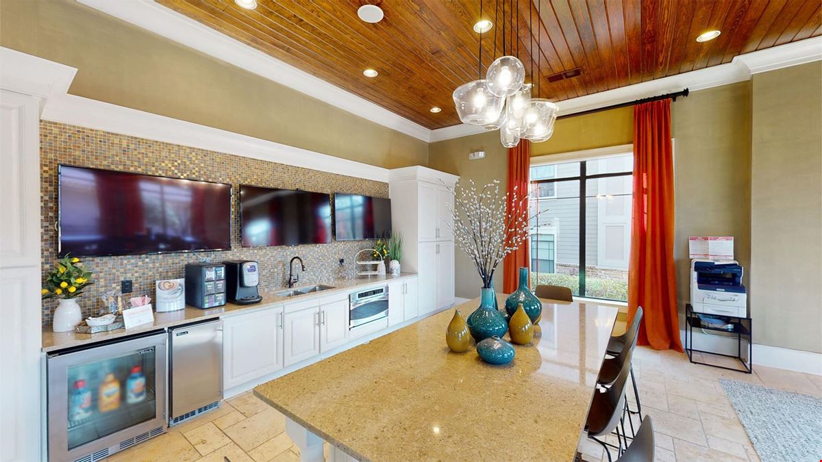 Apt CoWork at Heights at Meridian