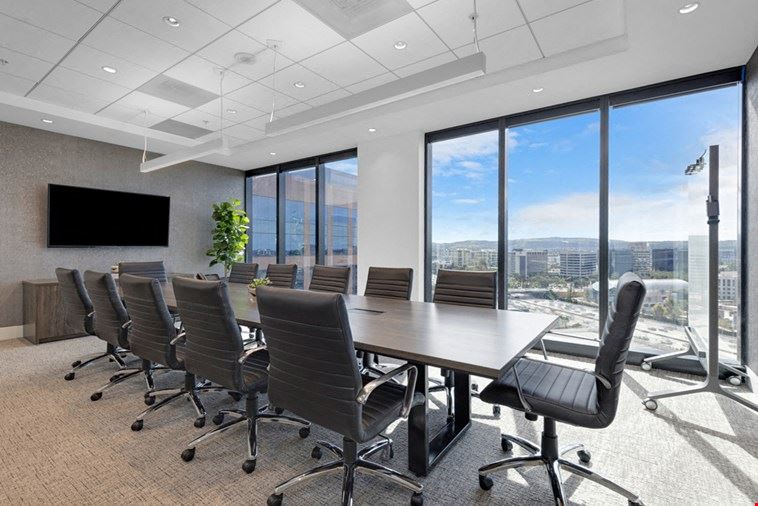 12 Person Meeting Room - Large