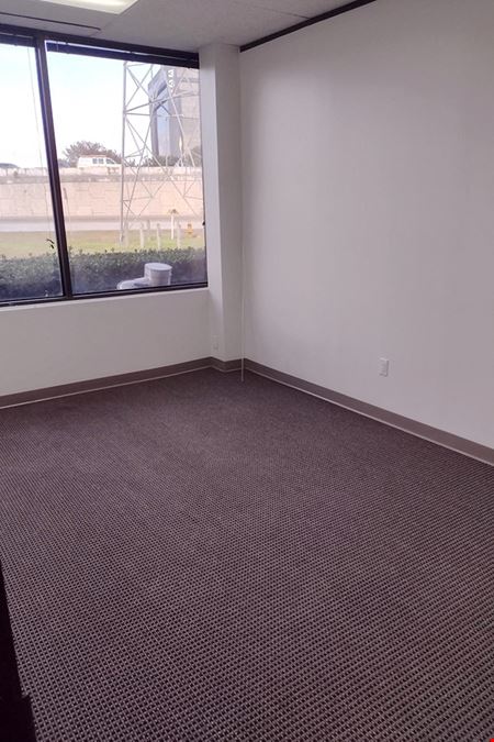 340-350 N Sam Houston Pkwy E