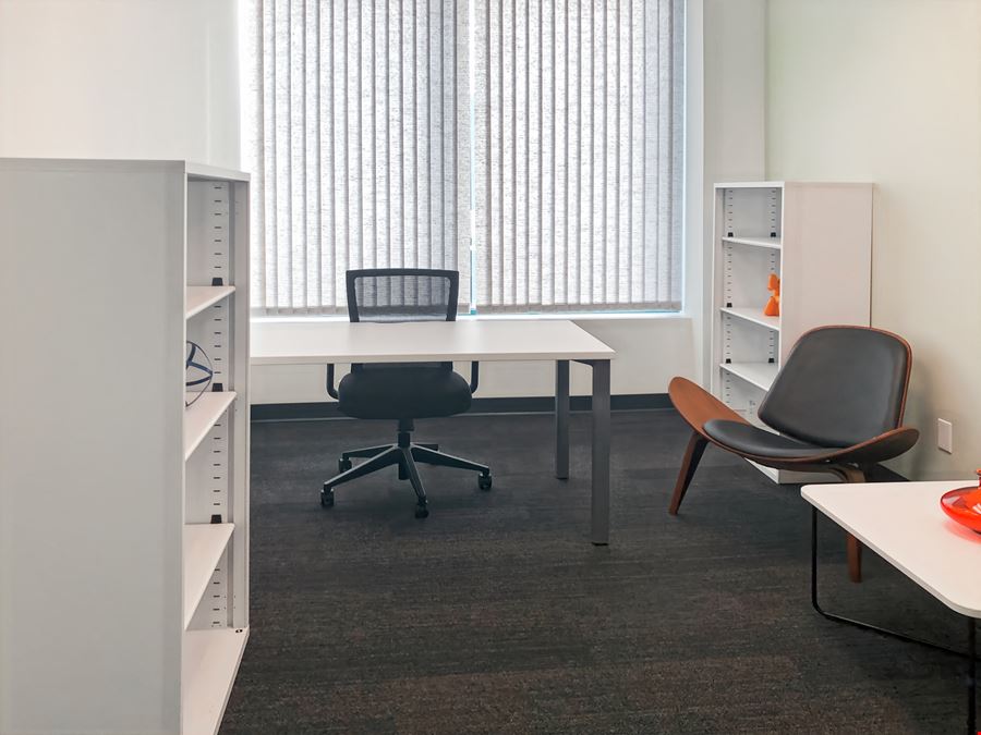 BC, Richmond - Commerce Court