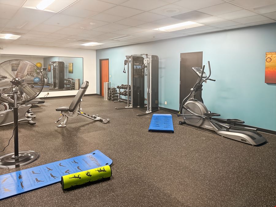 OR, Lake Oswego - Centerpointe