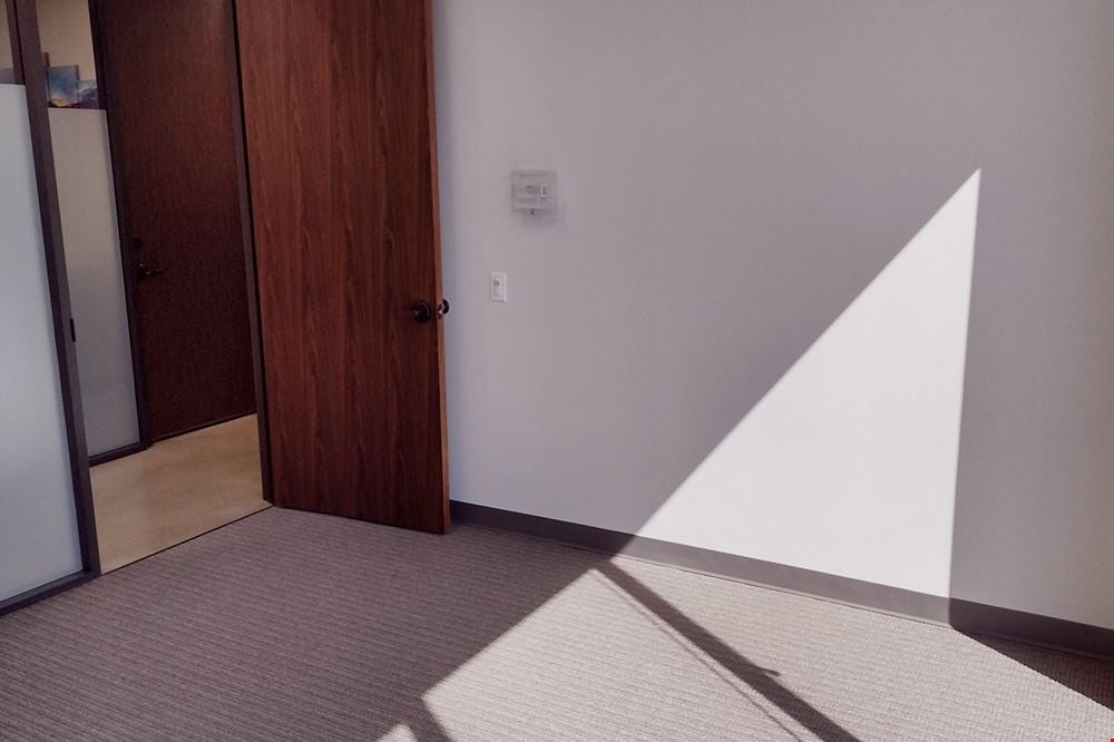 Workstyle Flexible Spaces - 7676 Hillmont