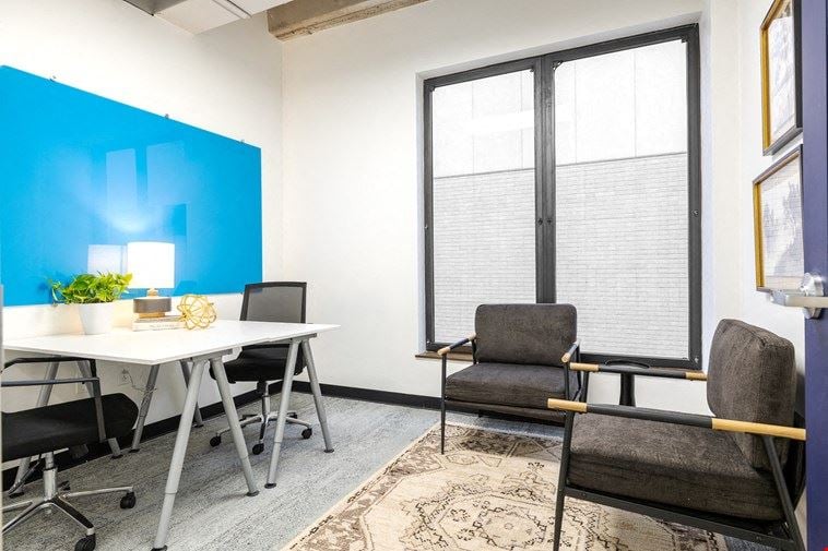 Expansive Team Day Office
