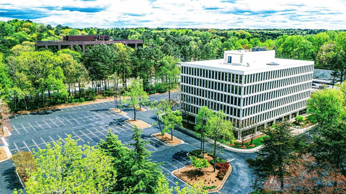 CoWork Space in Elite Atlanta Dunwoody on Perimeter Area Within a Business Center for Entrepreneurs or Hybrid Workers