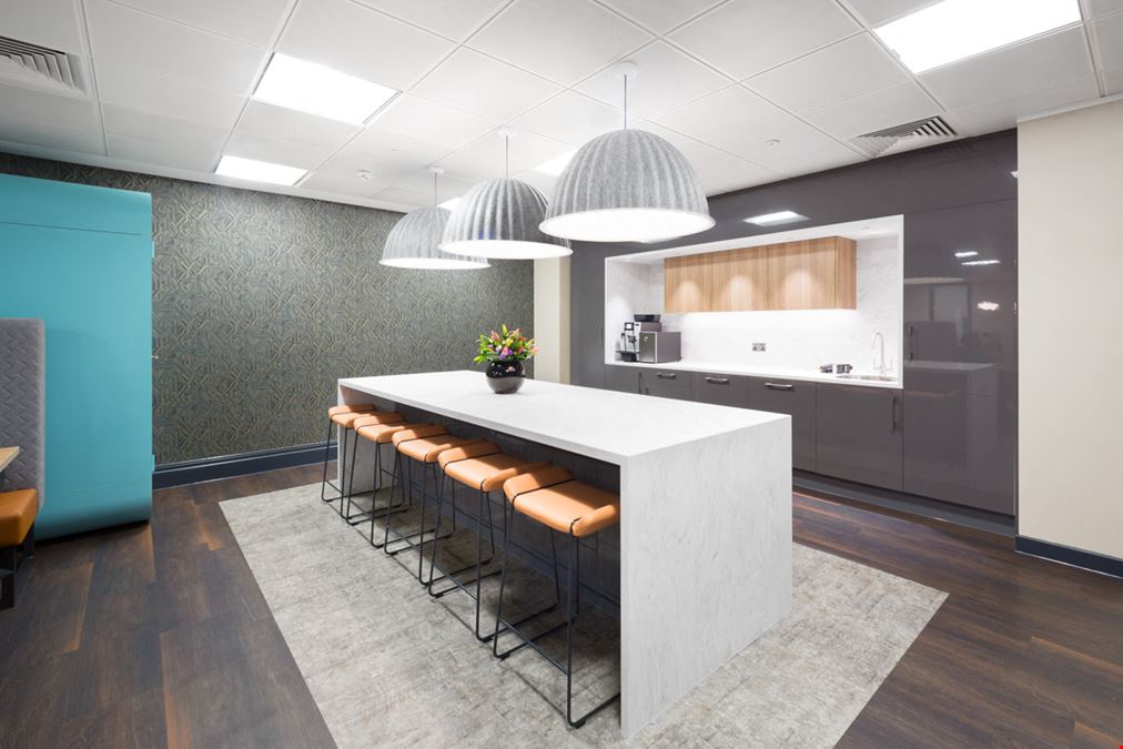 Landmark: Royal Exchange - Bank