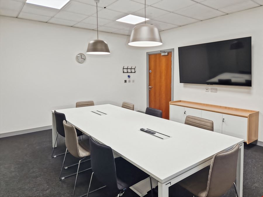 Regus - Linenhill House