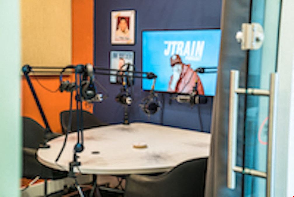 Nomad Podcast Studio