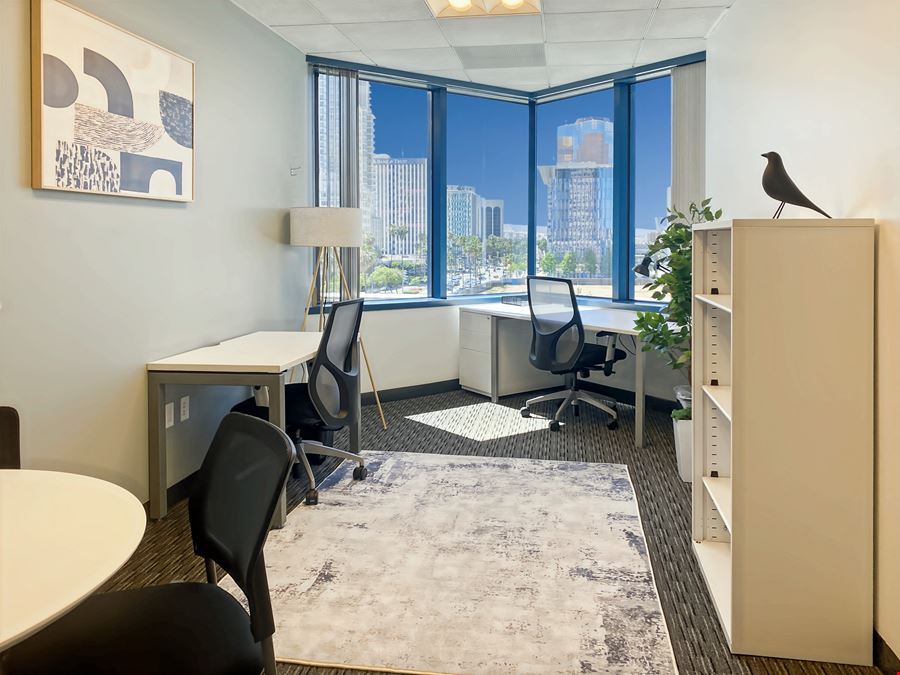 Regus - Long Beach – Landmark Square