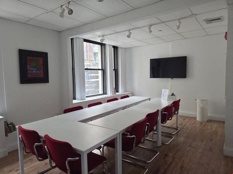 704-D: 10-Person Conference Room in Manhattan