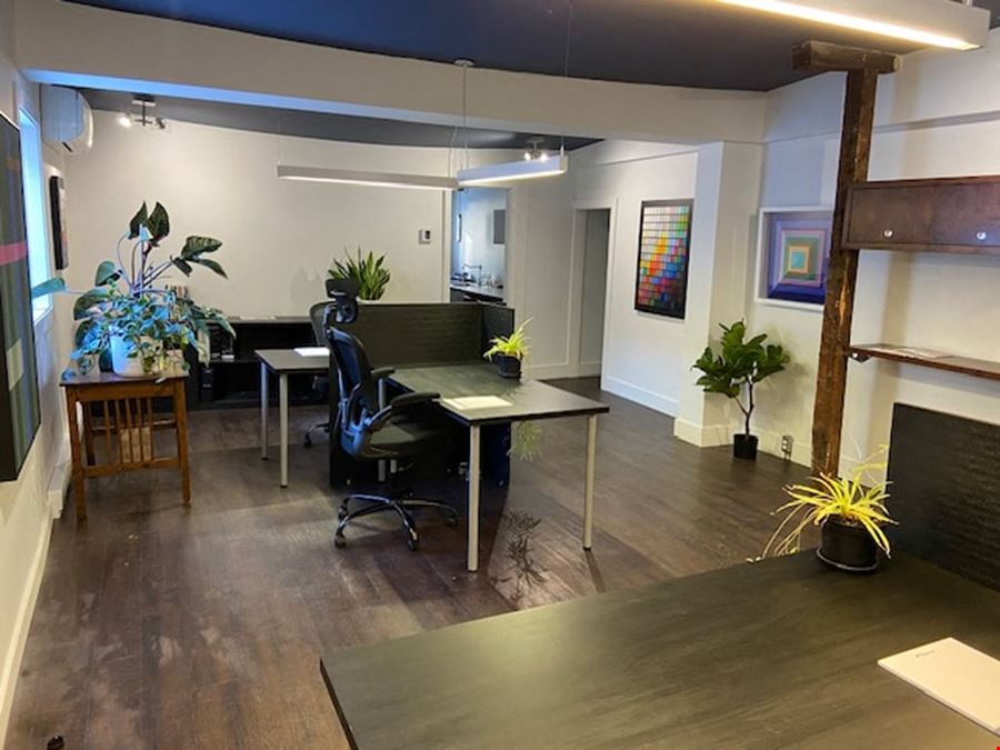 Bureau 3 / Desk Space 3