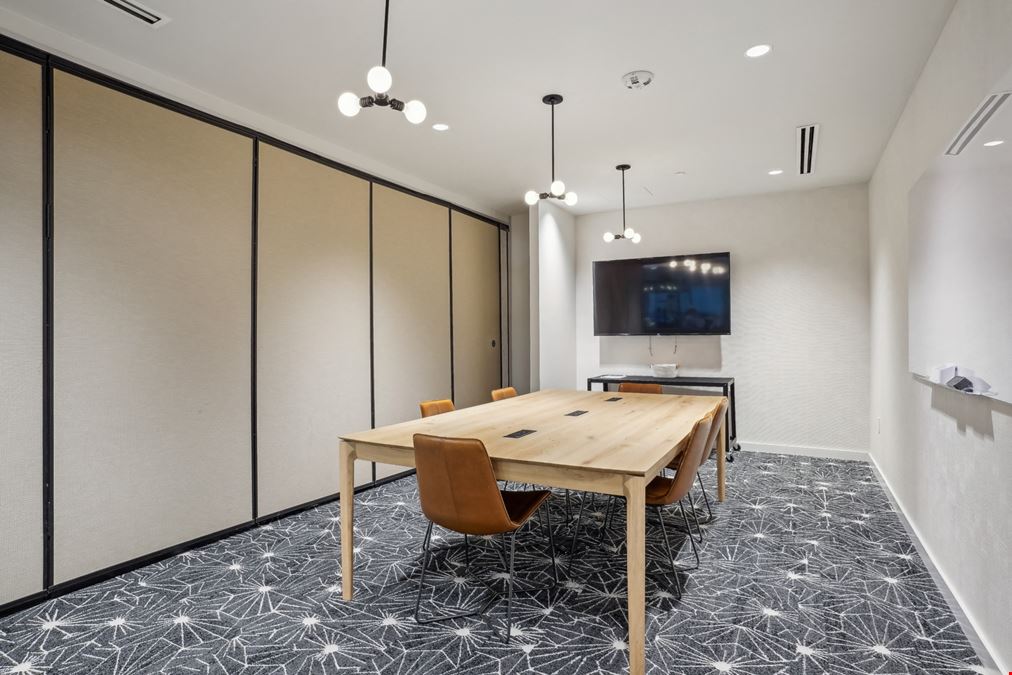 Common Desk - Energy Square