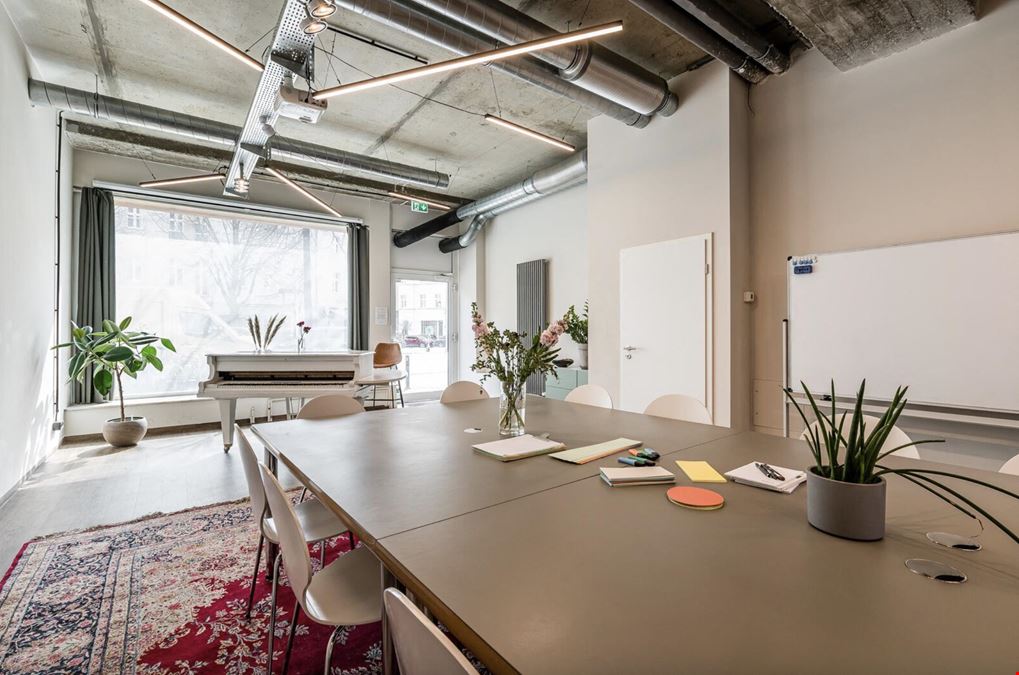 THE GATE BERLIN - PIANO ROOM