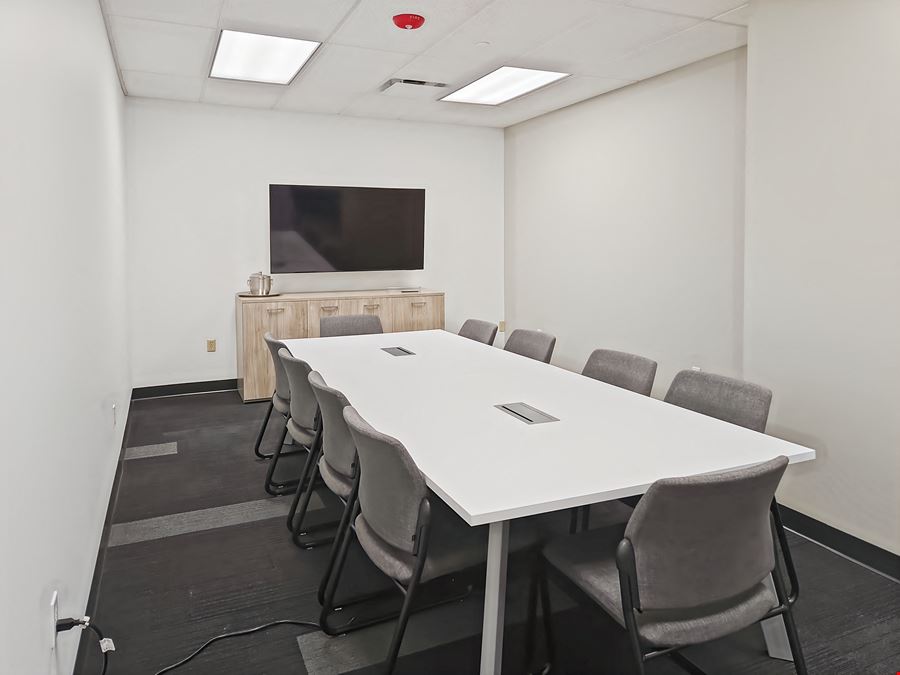 Regus - Appleton - W College Ave