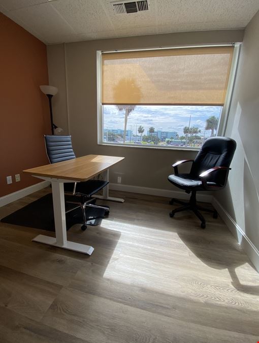 Dedicated Personal Desk with Loackable File Cabinet
