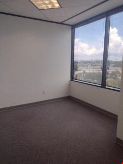 6671 Southwest Freeway