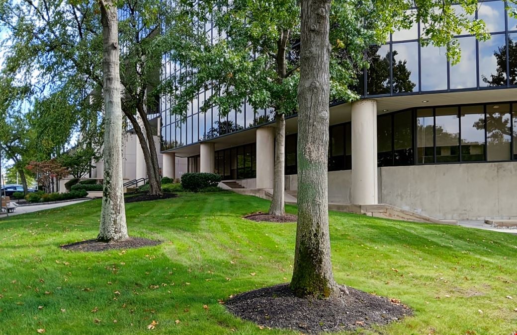 NJ, Edison - Fieldcrest Avenue