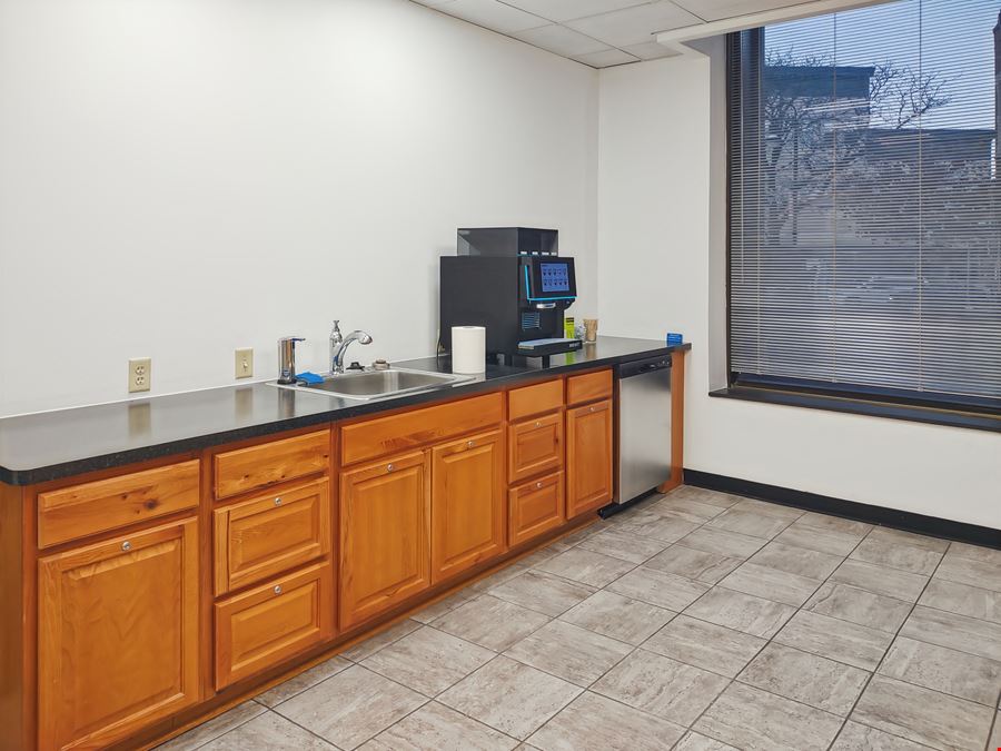 WI, Waukesha - 259 W Broadway