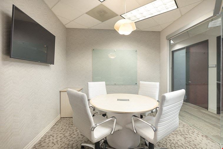 4 Person Meeting Room