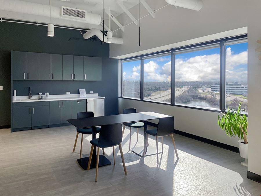 IL, Westmont - Oakmont Plaza Drive