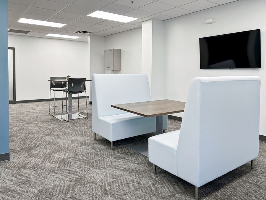 MI, Grand Rapids - Broadmoor Ave