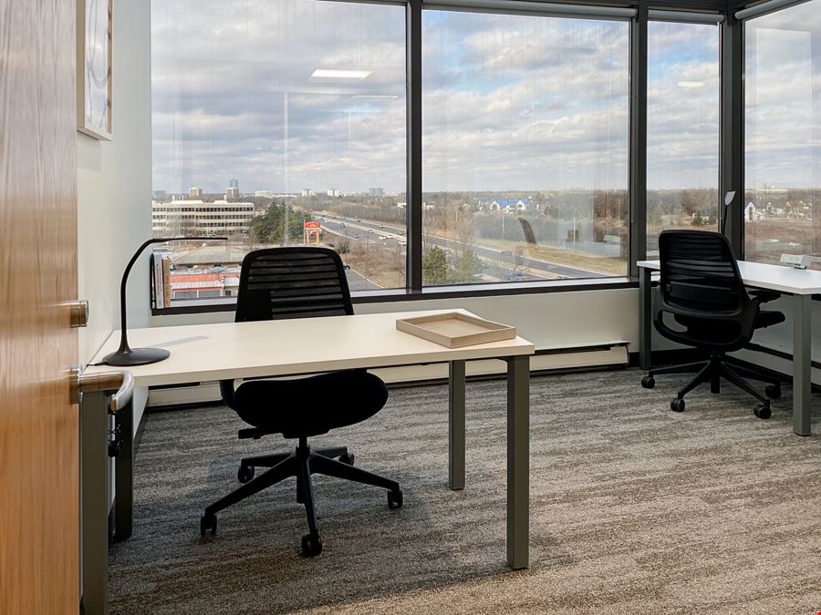 IL, Westmont - Oakmont Plaza Drive