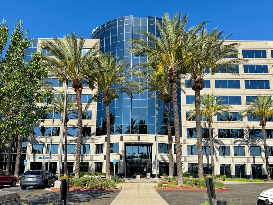 CA, Ontario - One Lakeshore