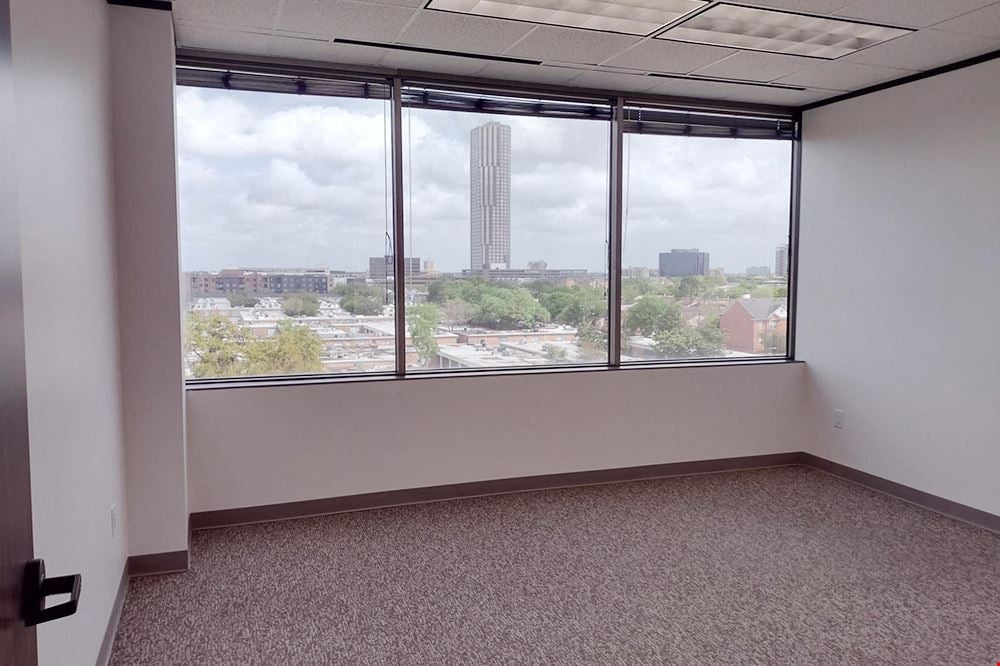 2401 Fountain View Dr