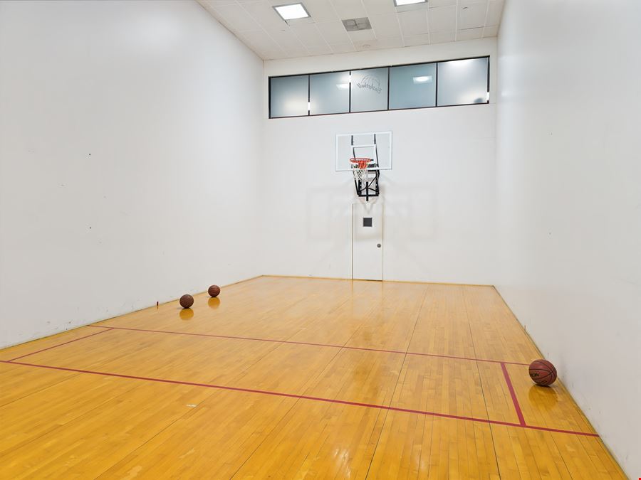 TX, Addison - The Madison