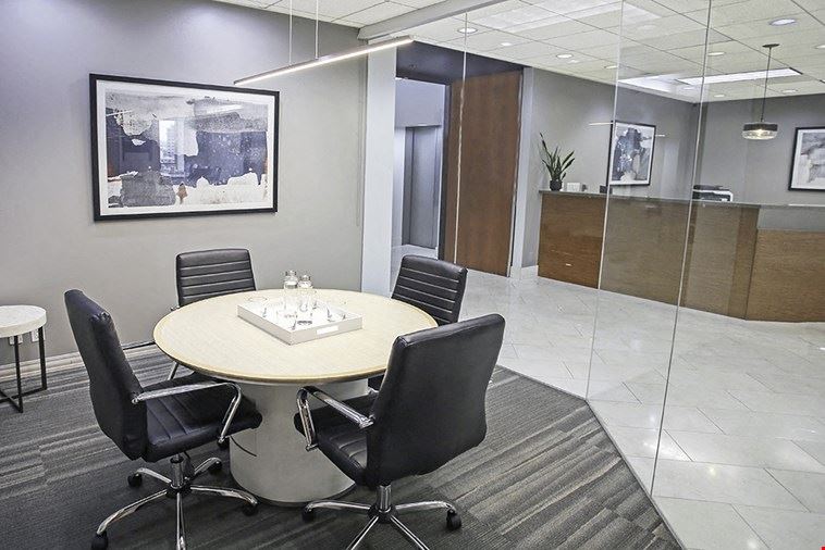 5 Person Meeting Room