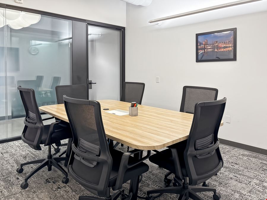 CA, Long Beach - 145 W Broadway