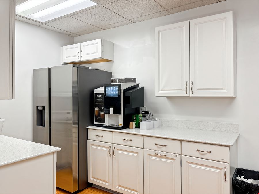 IL, Winfield - County Farm Rd